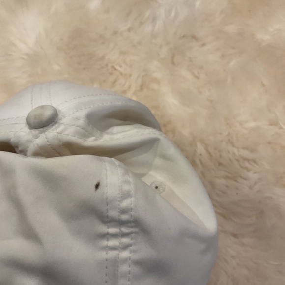 Under Armour White Golf Hat - Picture 5 of 7